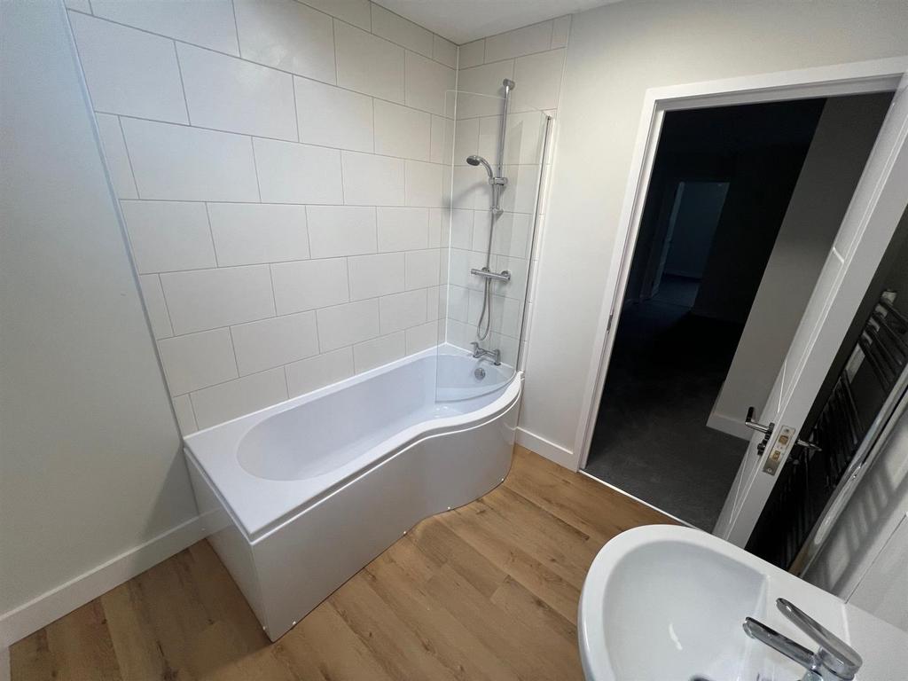 12 King Bath 2.jpg