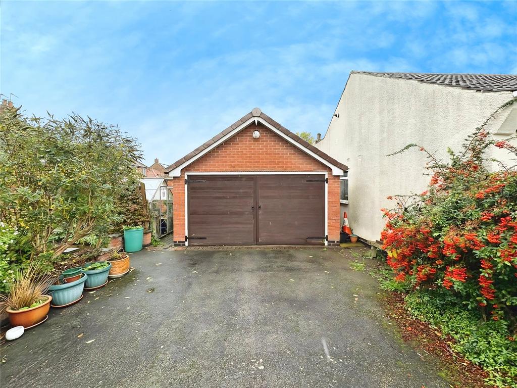 Garage/Drive