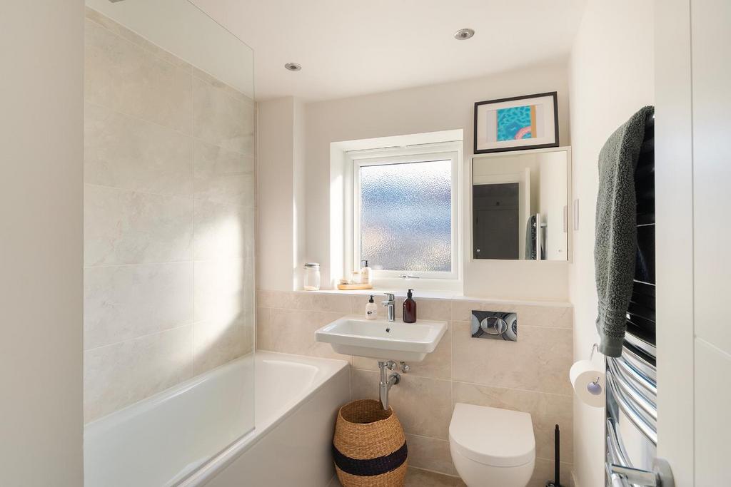 2 O4 PHCBH - Bathroom B.jpg