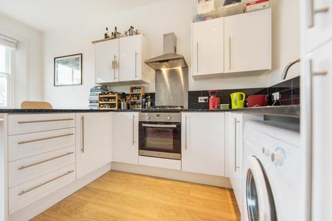 3 bedroom flat to rent, Brixton Road, SW9