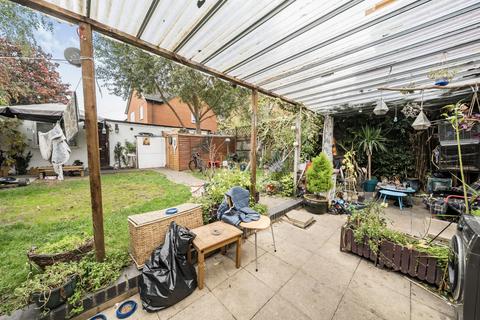 7 bedroom semi-detached house for sale, Carisbrooke Road, Mitcham CR4