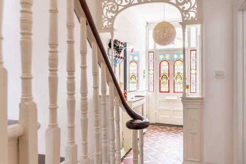 5 bedroom terraced house to rent, Wrentham Avenue, Queen's Park, London, NW10