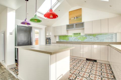 2 bedroom detached bungalow for sale, Dunlin Close, Mudeford, Christchurch, BH23