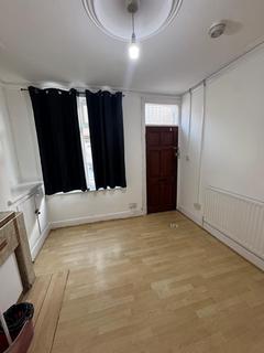 2 bedroom terraced house to rent, 72 Twycross Street, LE2 0DW