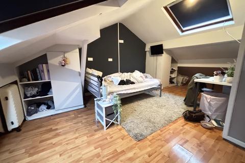4 bedroom house to rent, Broomfield Road, Leeds LS6