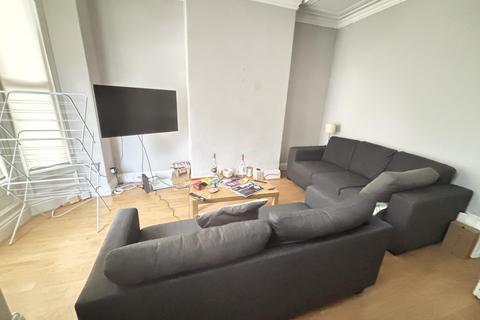 3 bedroom house to rent, Ashville Avenue, Leeds LS6