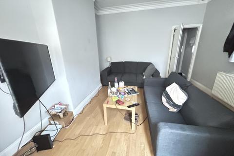 3 bedroom house to rent, Ashville Avenue, Leeds LS6