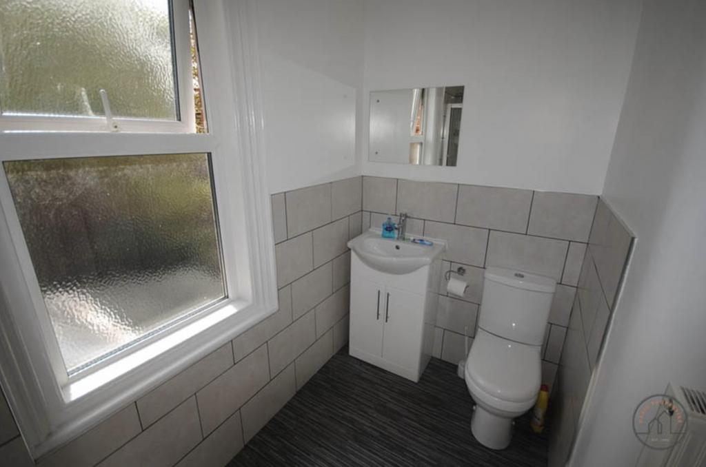 A clean and well-maintained bathroom featuring ...