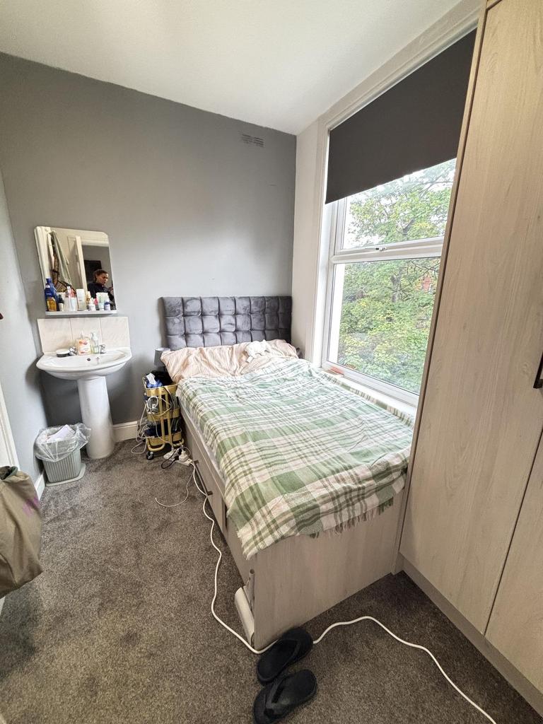 A cozy double bedroom featuring a large window ...