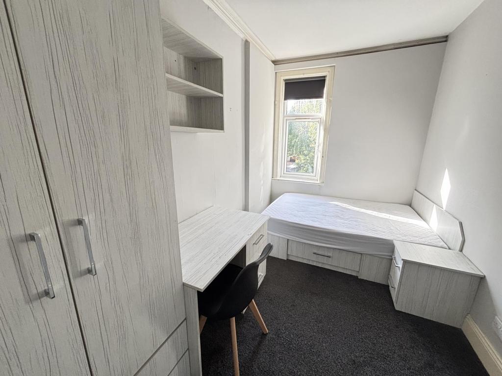 A well-maintained single bedroom featuring a be...