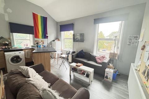 4 bedroom flat to rent, Ashwood Villas, Leeds LS6