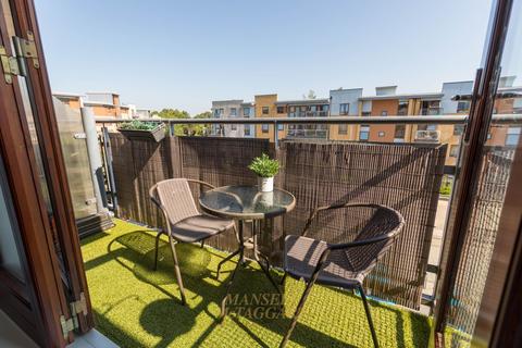 2 bedroom flat for sale, Commonwealth Drive, Crawley RH10