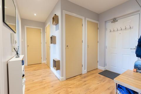 2 bedroom flat for sale, Commonwealth Drive, Crawley RH10