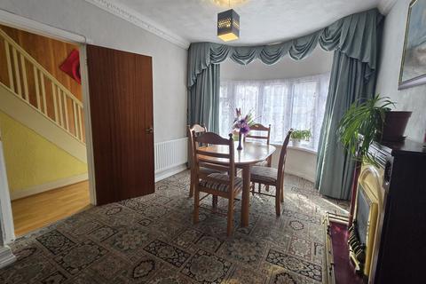 3 bedroom semi-detached house to rent, Derrydown Road,  Birmingham, B42