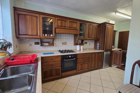 3 bedroom semi-detached house to rent, Derrydown Road,  Birmingham, B42