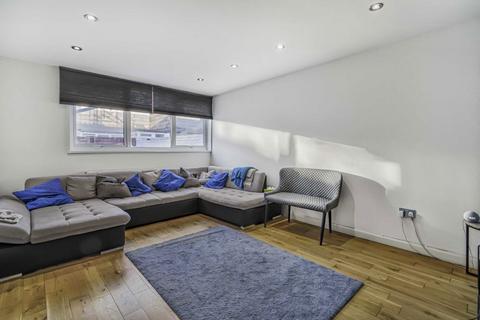 3 bedroom house to rent, Ramilles Close, London SW2