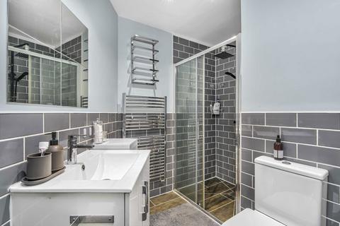 3 bedroom house to rent, Ramilles Close, London SW2