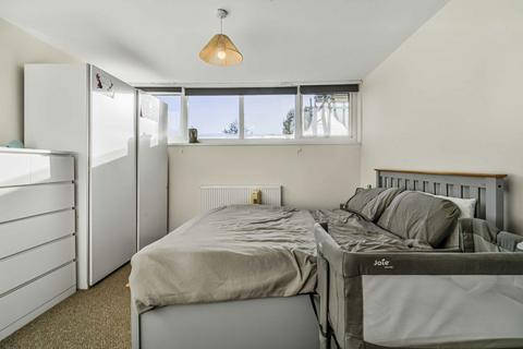 3 bedroom house to rent, Ramilles Close, London SW2