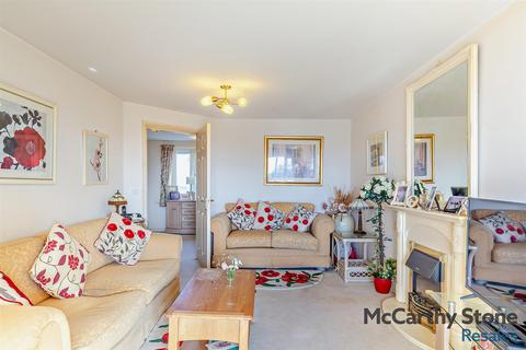 1 bedroom apartment for sale, Marina Court, Mount Wise, Newquay, TR7 2FJ