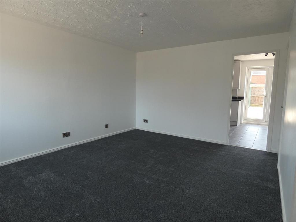 Lounge 1.JPG