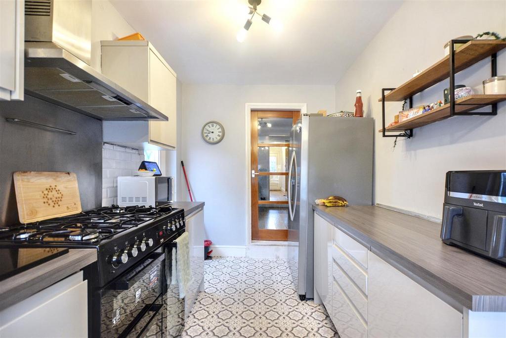 Kitchen 2.jpeg