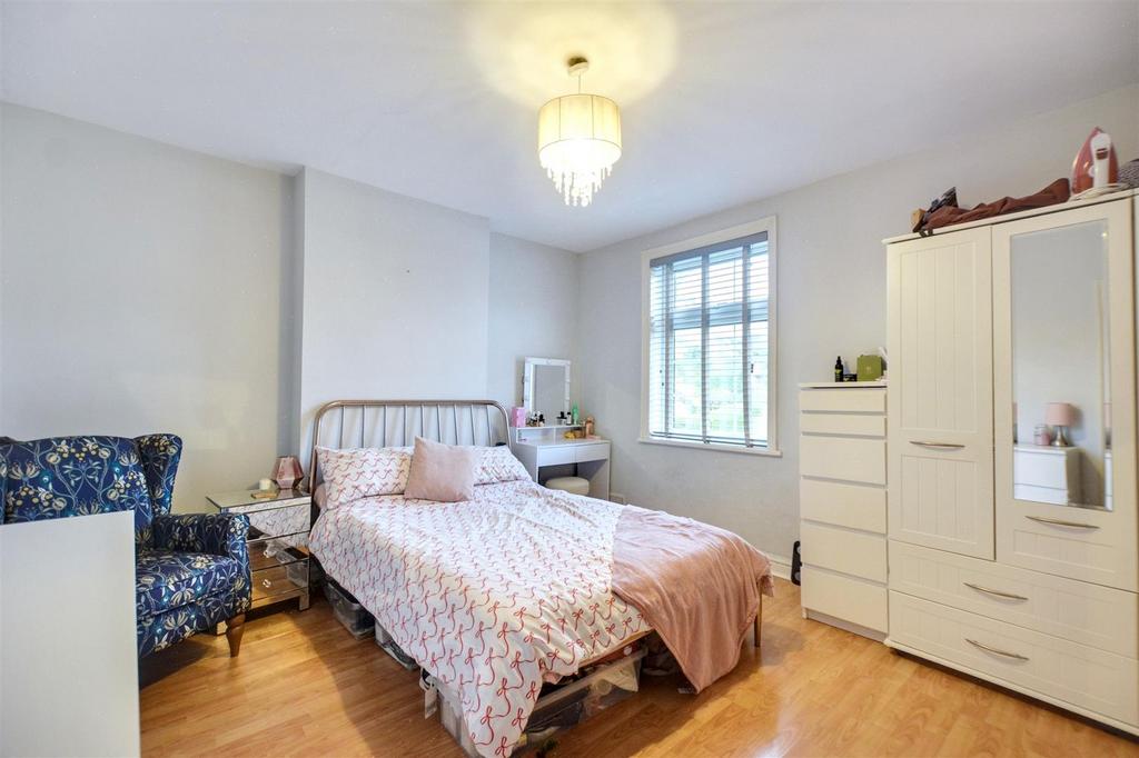 Bedroom 1 1.jpeg