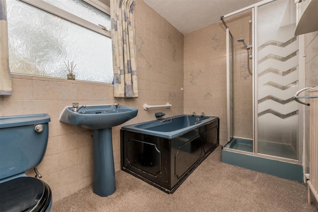 Bathroom / WC: