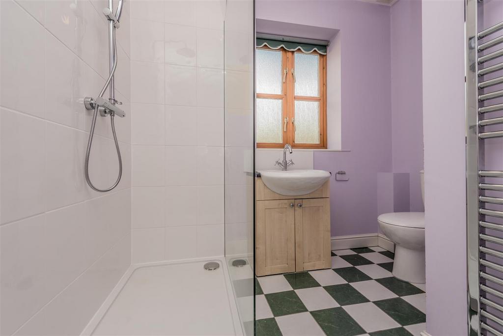 Family Shower Room / WC:
