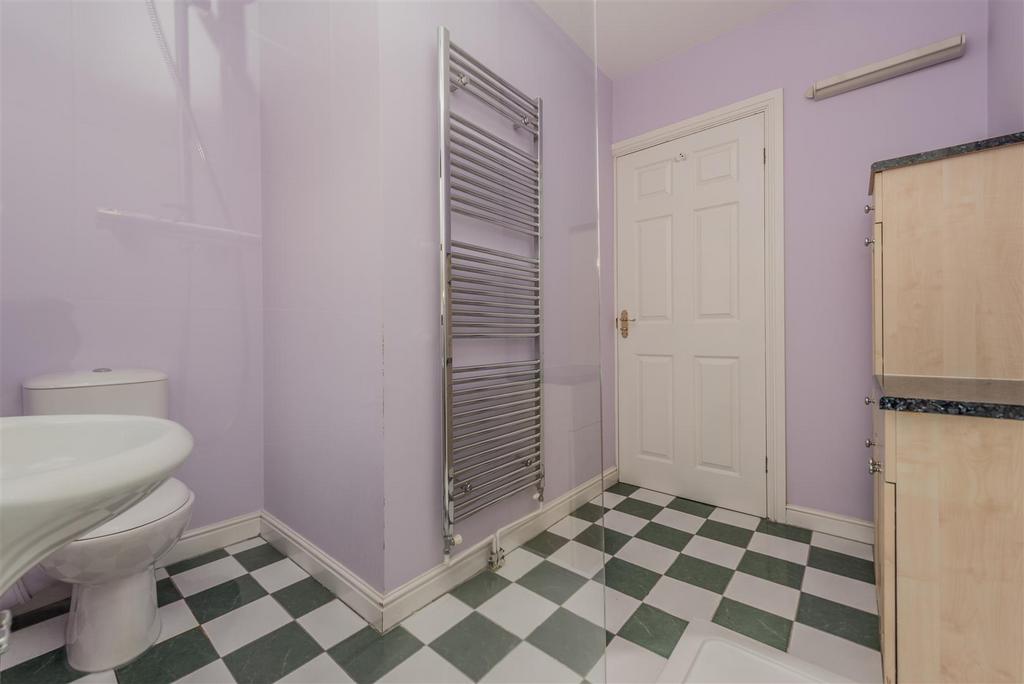 Family Shower Room / WC: