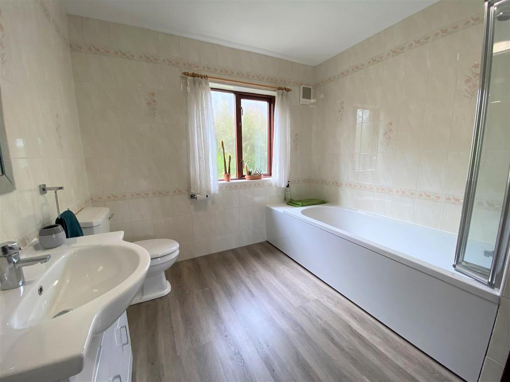 129 Bradford Rd5.jpg