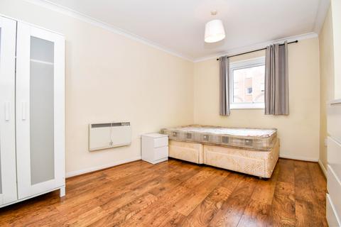 5 bedroom terraced house to rent, Cyclops Mews, London E14