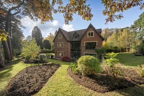 6 bedroom detached house to rent, Sandy Lane, Kingswood