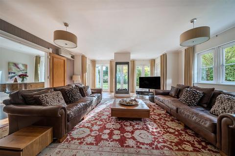 6 bedroom detached house to rent, Sandy Lane, Kingswood