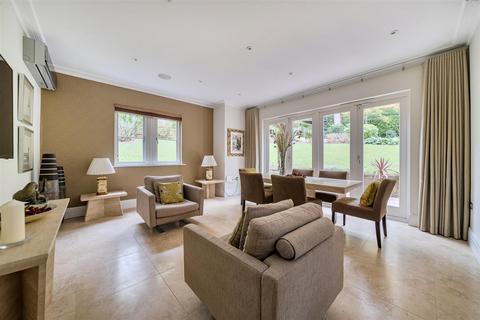 6 bedroom detached house to rent, Sandy Lane, Kingswood