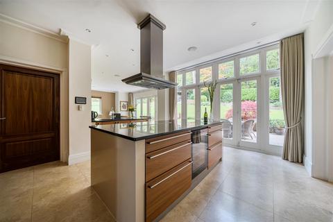 6 bedroom detached house to rent, Sandy Lane, Kingswood
