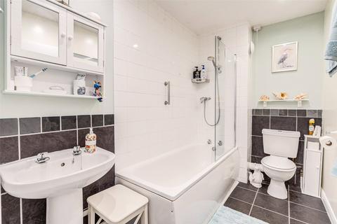 2 bedroom flat for sale, Lansdowne Road, Worthing, West Sussex, BN11