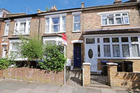 2 bedroom flat to rent, Russell Road, London, N13
