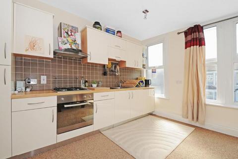 2 bedroom flat to rent, Russell Road, London, N13