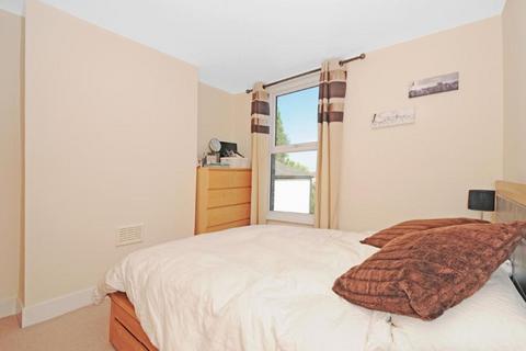 2 bedroom flat to rent, Russell Road, London, N13