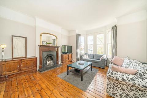 4 bedroom flat for sale, Harborough Road, London SW16
