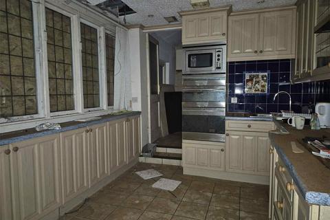 3 bedroom semi-detached house for sale, Manor Road, Oldham, Greater Manchester, OL4