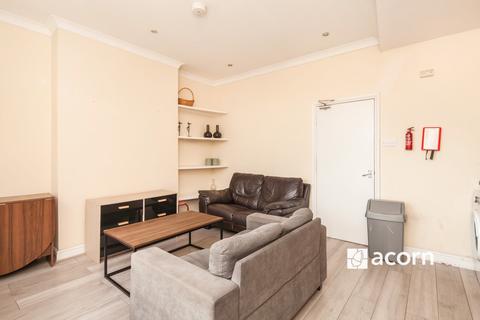 3 bedroom flat to rent, Peckham Rye London SE15