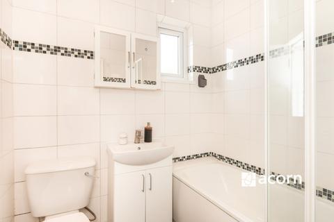3 bedroom flat to rent, Peckham Rye London SE15