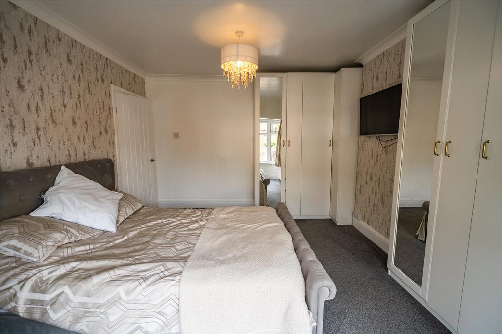 Bedroom 1 (2)