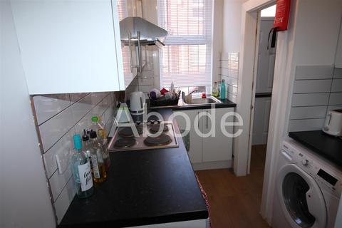 2 bedroom house to rent, Autumn Grove, Hyde Park, Leeds