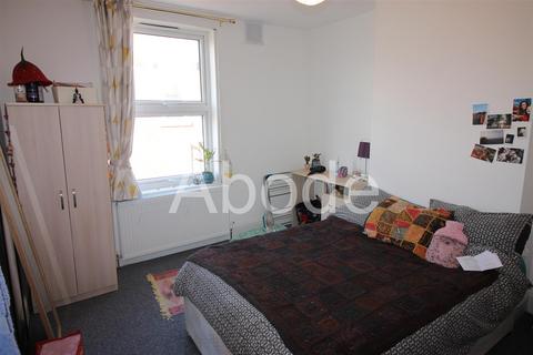 2 bedroom house to rent, Autumn Grove, Hyde Park, Leeds