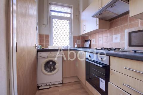 2 bedroom house to rent, Harold Avenue, Hyde Park, Leeds
