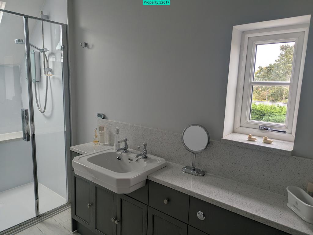 Ensuite to Master Bedroom