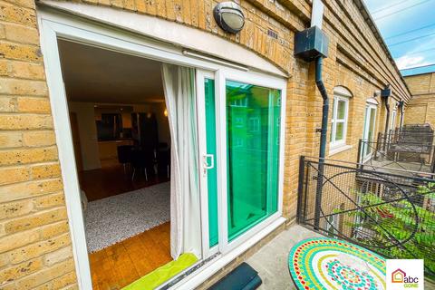 2 bedroom flat to rent, Flat 60, The Grainstore 4 Western Gateway, Royal Victoria Docks, London
