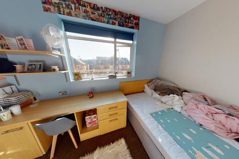 6 bedroom house to rent, Ash Crescent, Leeds LS6